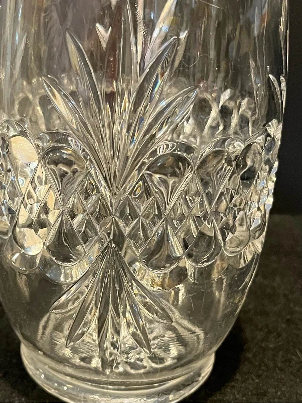Vintage pressed cut glass vase - Picture 9 of 11